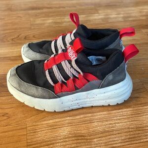 Hey Dude Shoes Boys Sz C 13 Black and Red Sirocco Trek Y Sport